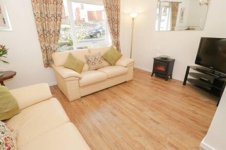 BAY VIEW HOUSE, family friendly, with a garden in Colwyn Bay