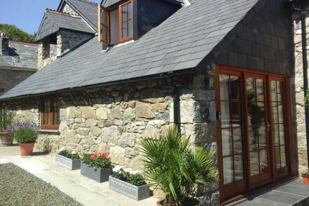 Luxury Barn Conversion -Ideal Location for both Coasts.