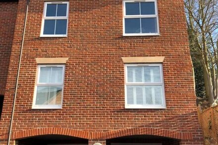 Stylish 2 bed apartment next to the norfolk broads