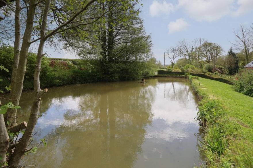 LOWER CALBOURNE MILL, Family Friendly, With A Garden In Calbourne