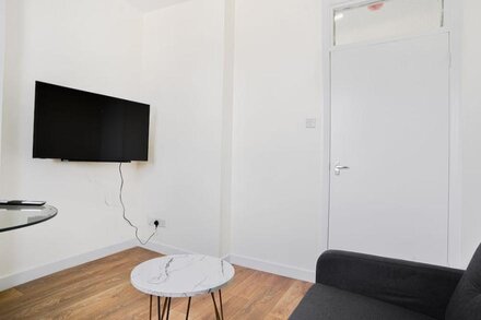 ONE-BED APARTMENT IN HEART OF CENTRAL LONDON