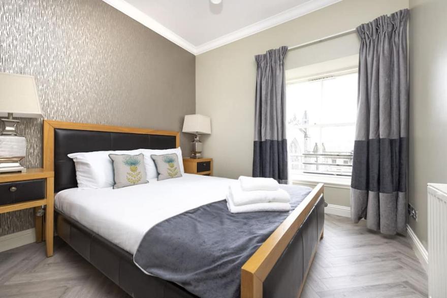 Gorgeous apt on the Royal Mile