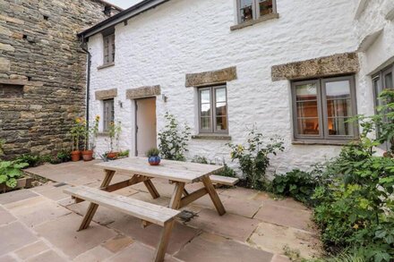 MONKEY PUZZLE COTTAGE, family friendly, with open fire in Sedbergh