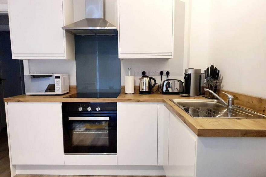 Stunning 2 Bed, Close to the Beach with Parking