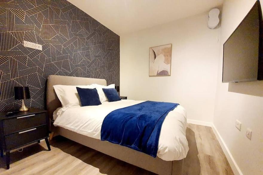 Stunning 2 Bed, Close to the Beach with Parking