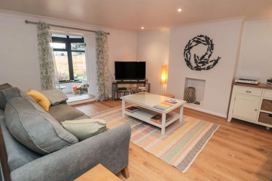 SALT COTTAGE, family friendly, with a garden in Marske-By-The-Sea