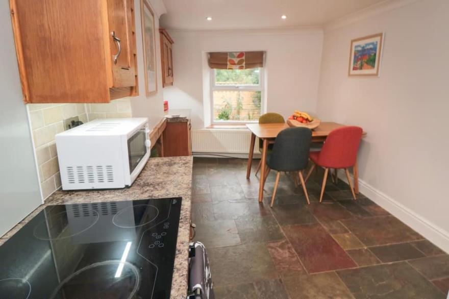 SALT COTTAGE, family friendly, with a garden in Marske-By-The-Sea