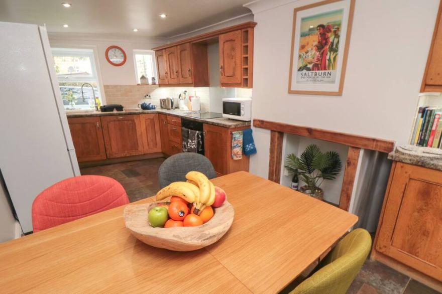 SALT COTTAGE, family friendly, with a garden in Marske-By-The-Sea