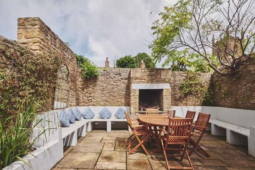 The Crook - Quirky Grade 11listed Cotswold cottage