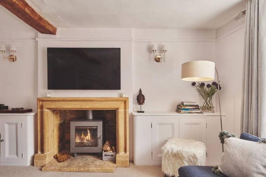 The Crook - Quirky Grade 11listed Cotswold cottage