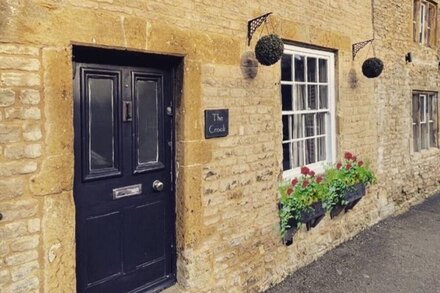 The Crook - Quirky Grade 11listed Cotswold cottage