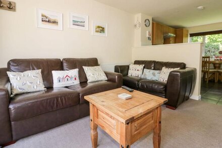 49 ATLANTIC REACH, pet friendly, with a garden in Newquay