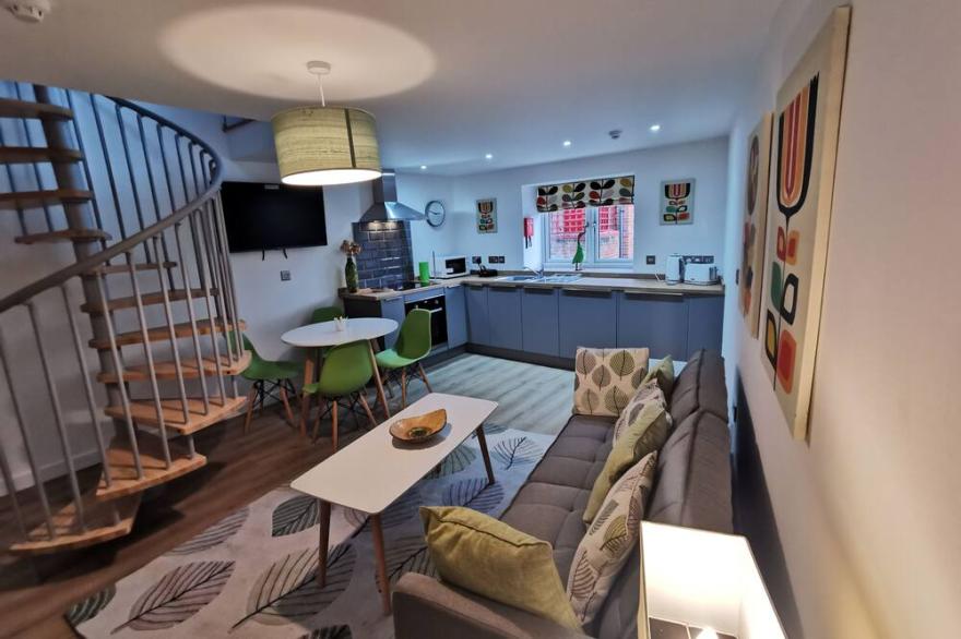 Deluxe Apartment-Private Bathroom-Courtyard View-1 bedroom