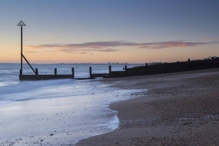 Beautiful 1-Bed Cabin in Hayling Island