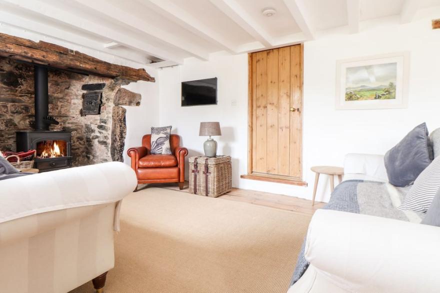 TRELASH COTTAGE, family friendly, with open fire in Warbstow,