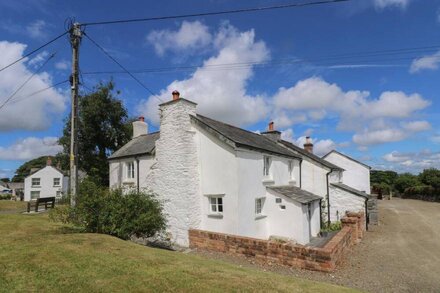 TRELASH COTTAGE, family friendly, with open fire in Warbstow,