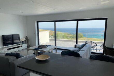 Contemporary apartment with stunning sea view - 10 min from the beach