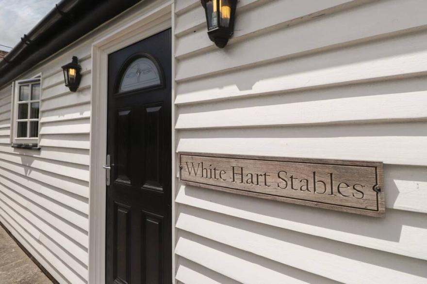 WHITE HART STABLES, Pet Friendly, With A Garden In Catsfield