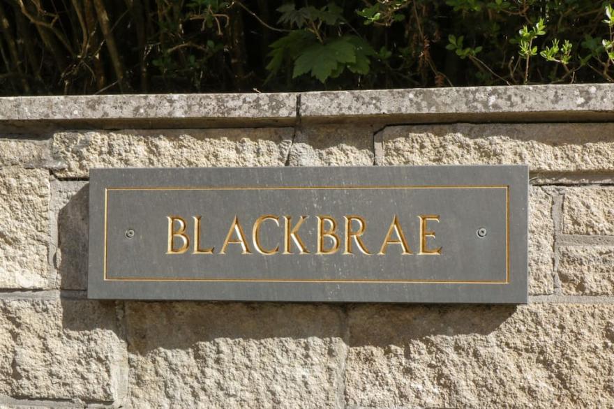 BLACKBRAE CABIN, Romantic, Luxury Holiday Cottage In Coatbridge