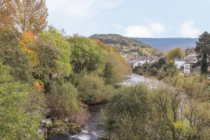 WHITEWATER COTTAGE, pet friendly in Llangollen