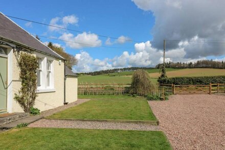 KIRKLANDS GARDEN HOUSE, family friendly, with open fire in Melrose