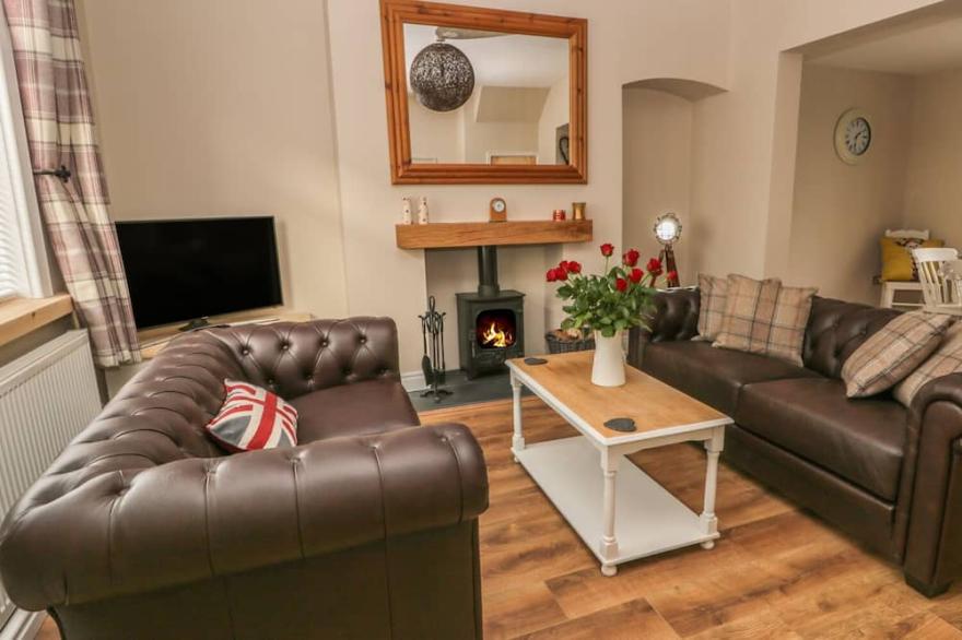 THE SANCTUARY, Pet Friendly, With Open Fire In Marske-By-The-Sea