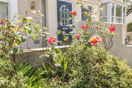 1 ORCHARD COTTAGES, pet friendly, with a garden in Salcombe