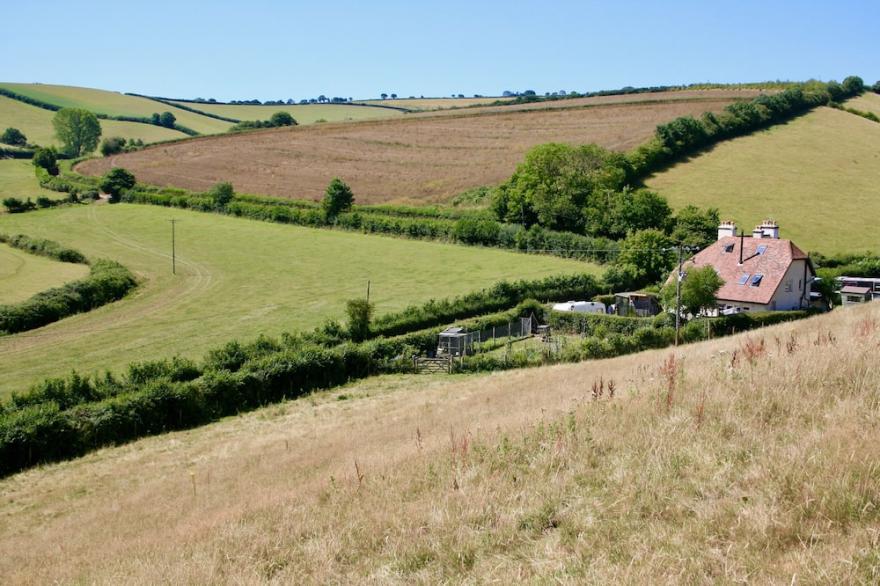 Spacious Rural Cottage with Amazing Views, Nr Exeter