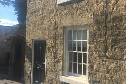 Charming, recently renovated, cosy cottage for two in Wetherby