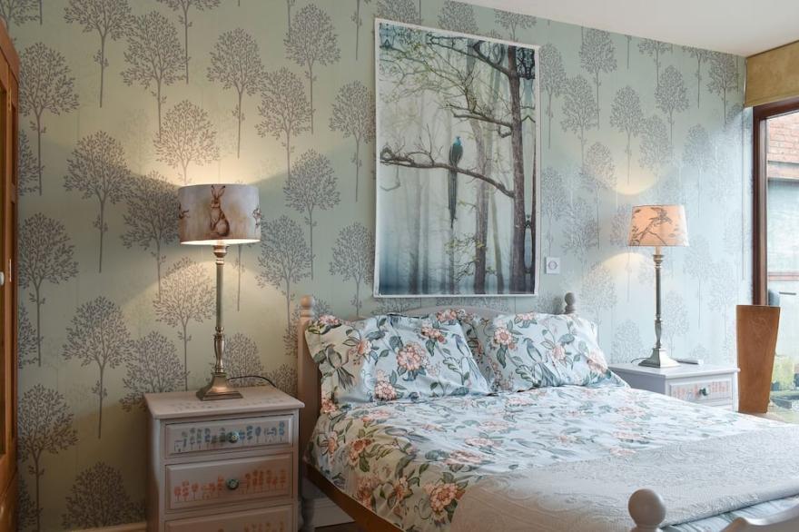 2 bedroom accommodation in Lower Drayton, near Penkridge