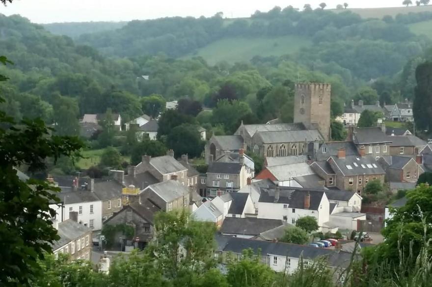 Delightful Devon home, close to shops, pub, country walks and beautiful Exmoor