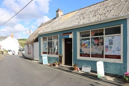 GANNET WATCH, country holiday cottage in Coverack