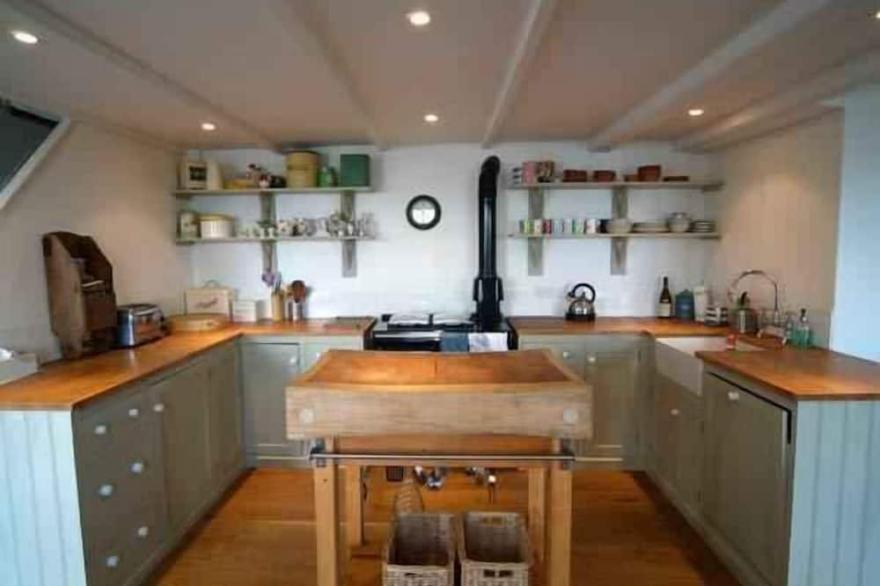 Beautiful Renovated Fisherman's Cottage With Stunning Sea Views