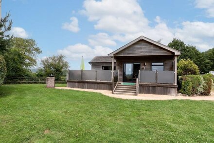 Primrose lodge - sleeps 4/5 with private hot tub