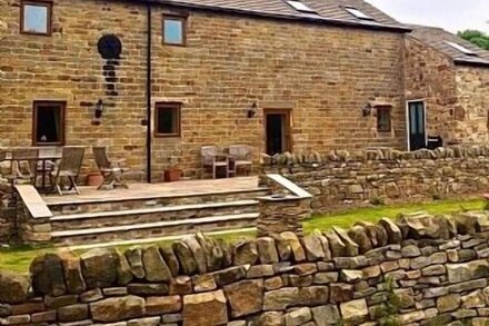 Luxury Stone Barn Conversion - Oak Beams, Exposed Stone Walls & Cosy Log Burner