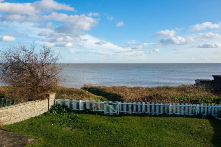 Shore Cote, Thorpeness - sleeps 10 guests  in 5 bedrooms