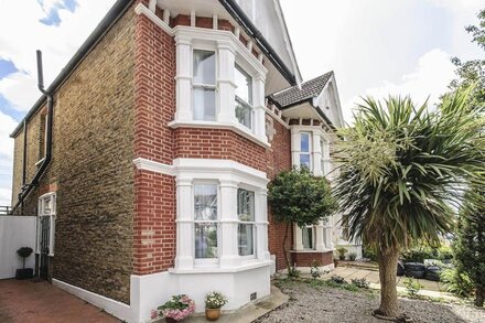 Cosy Edwardian House - Very Clean, Safe & Convenient