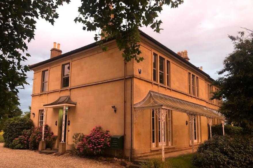 Large elegant property between Bristol and Bath.