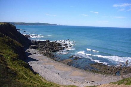 Luxury Character Cottage, less than 5 mins walk to the North Cornwall Coast