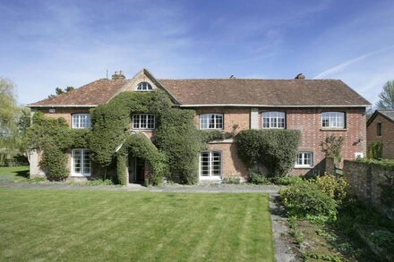 Bridge Farmhouse - Eight En suite bedrooms