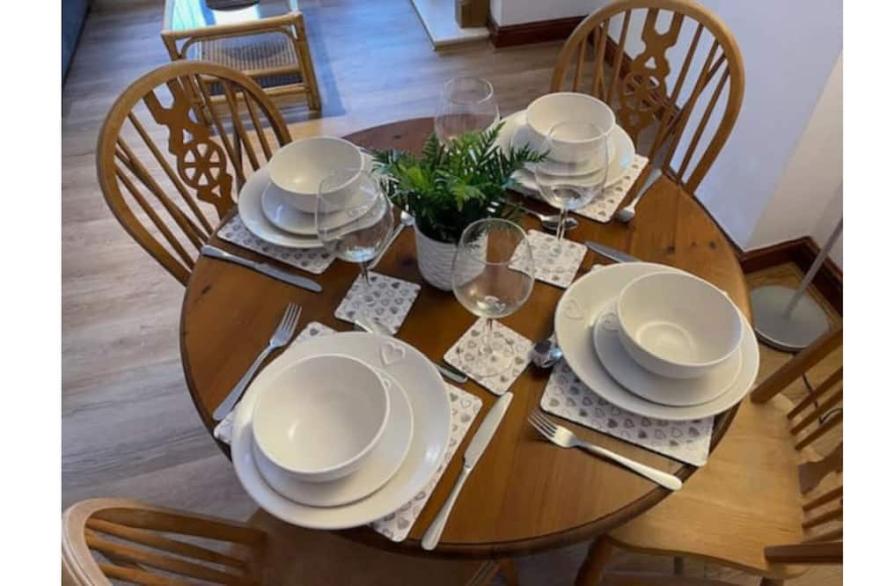Pine Cottage cosy 2 bed sleeps 4 dog friendly