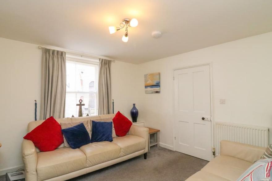 LOBSTER COTTAGE, family friendly in Brewers Quay Harbour