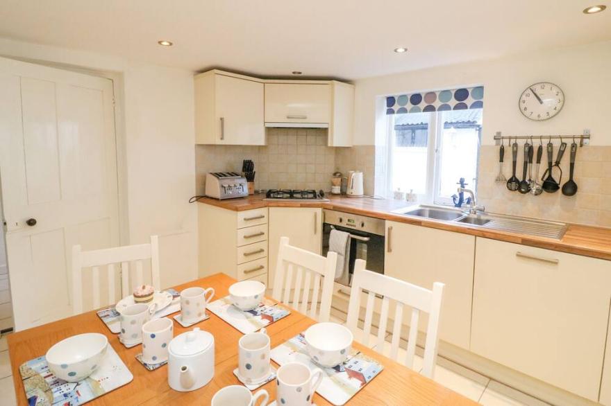 LOBSTER COTTAGE, family friendly in Brewers Quay Harbour