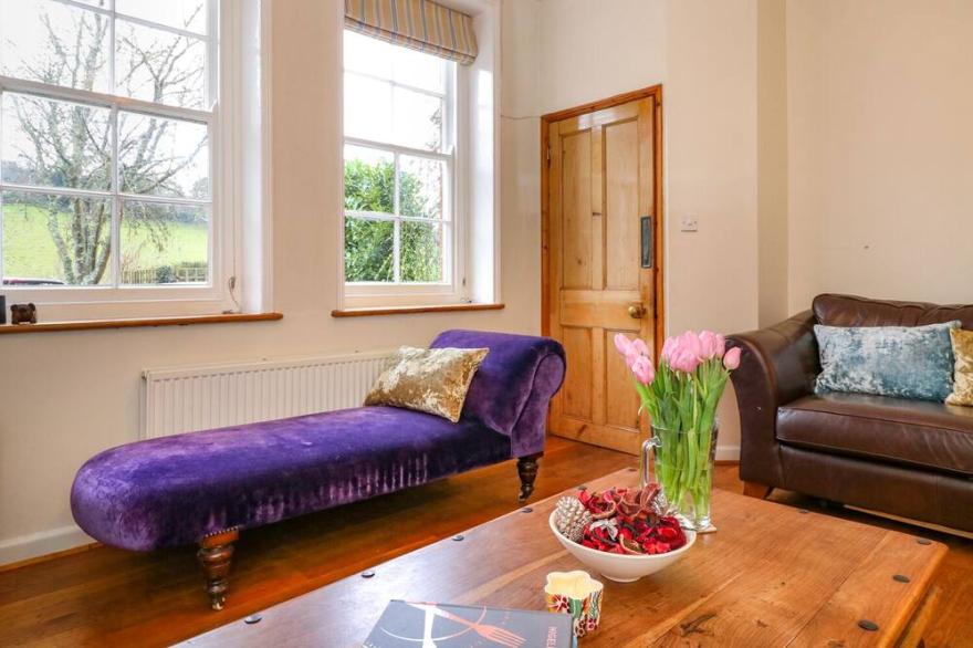 JASMINE COTTAGE, pet friendly, country holiday cottage in Totnes