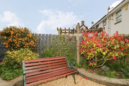 RIVERSIDE COTTAGE, pet friendly, with a garden in Cockermouth