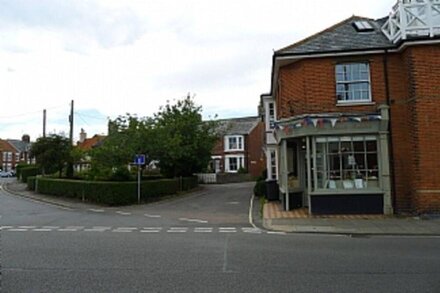 Weavers Cottage, Central SouthWold, Pet Friendly & Parking (Sleeps 4, 2 Bedroom)