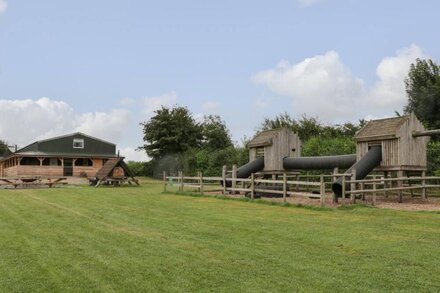 LIME KILN, pet friendly, with hot tub in Blagdon