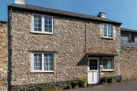 The Malt House - Two Bedroom House, Sleeps 4