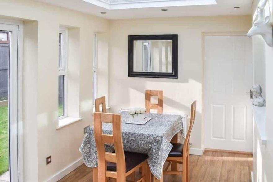 West Yorkshire-Three Storey Townhouse -Free parking