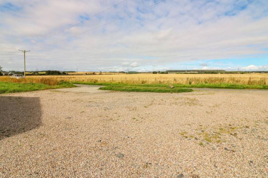 THE BOTHY, Pet Friendly, With A Garden In Hatton, Aberdeenshire